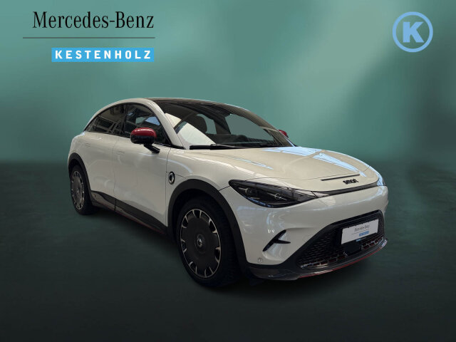 Interne Fahrzeugnr.:: 0923851Exterieur:  Antriebsart: Heckantrieb,   Außenspiegel elektr. verstell- und heizbar, mit Memory,   Außenspiegel mit Abblendautomatik,   Außenspiegel mit Umfeldleuchte und Projektionsfunktion,   Blinkleuchten mit Lauflicht vorn und hinten,   Dachreling / Dachträgervorrüstung,   Dach Wagenfarbe,   Einstiegsleisten (Edelstahl) beleuchtet,   Elektromotor 200 kW (cont. 75 kW),   Getriebe für Elektrofahrzeug,   Heckleuchten LED,   Intelligentes Batteriemanagementsystem mit Temperaturregelung,   Karosserie 5-türig,   Komfort-Fahrwerk,   Kühlergrill, Aktive Luftklappen,   Matrix-LED-Scheinwerfer,   Metallic-Lackierung,   Radstand Standard,   Seitenscheiben hinten und Heckscheibe dunkel getönt (Privacy Glass),   Türgriffe außen ausfahrbar / versenkbar, elektrisch,   Türgriffe außen mit LED-BeleuchtungInterieur:  2-Zonen Klimaautomatik,   Ambiente-Beleuchtung Plus,   Brillenfach,   elektronisches Gaspedal,   Frontstaufach / Frunk (Kofferraum, vorn),   Gepäckraumabdeckung / Rollo,   Getränkehalter in Mittelkonsole,   Innenausstattung: Interieur Nebula White,   Innenspiegel mit Abblendautomatik,   Instrumententafel Leder-Optik,   Kopf-Airbag-System (Windowbag),   Mittelarmlehne hinten mit Getränkehalter,   Mittelkonsole mit Kühlfunktion,   Rücksitzbank geteilt/klappbar (60:40),   Rücksitzlehnen neigungsverstellbar,   Sitzbezug / Polsterung: Duo-Leder,   Sitze vorn elektr. verstellbar (6-fach) mit Lendenwirbelstütze,   Sitzheizung,   Steckdose (12V-Anschluß) im Koffer-/Laderaum,   Wärmepumpe für Heizungs-/KlimaanlageMultimedia:  Anzeigeinstrumente Full LCD HD (9,2" Farbdisplay),   Bluetooth-Schnittstelle,   Head-Up Display,   Induktionsladeschale für Smartphone,   Infotainment-Center 12,8 Zoll Display (Touchscreen),   Lautsprecher,   Premium-Sound-System (Beats),   Radioempfang digital (DAB),   Smartphone Schnittstelle (Apple CarPlay &amp; Android Auto),   Steckdose (12V-Anschluß),   USB-Anschlüsse, je 2 vorn und hintenKomfort und Umwelt:  Adaptive Geschwindigkeitsregelanlage (ACC) mit Stop&amp;Go-Funktion,   Aktiver Spurhalteassistent,   Anhänger-Stabilisierungs-Programm (TSA),   Ausweich-Assistent (EMA),   Auto-Hold-Funktion,   Automatische Begleitfunktion der Beleuchtung (Follow me home),   Bremsenergierückgewinnung (Rekuperationssystem),   Einparkhilfe vorn und hinten, 12 Parksensoren,   Fahrassistenz-System: Aufmerksamkeits-Assistent,   Fahrassistenz-System: Autonomer Notbrems-Assistent,   Fahrassistenz-System: Berg-Anfahr-Assistent,   Fahrassistenz-System: Bergabfahrkontrolle (HDC),   Fahrassistenz-System: Frontkollisionswarnung (FCM),   Fahrassistenz-System: Intelligente Geschwindigkeitsanpassung (ISA),   Fahrassistenz-System: Kollisionswarnsystem hinten (RCM),   Fahrassistenz-System: Notfall-Spurhalteassistent (Emergency Lane Keeping, ELK),   Fahrassistenz-System: Pannenmanagement (bCall),   Fahrassistenz-System: Park-Notbremse (PEB),   Fahrassistenz-System: Parkassistenzsystem (Park Assist),   Fahrassistenz-System: Pilot Assist,   Fahrassistenz-System: Querverkehrs-Assistent Heck (RCTA),   Fahrassistenz-System: Querverkehrs-Assistent vorn (FCTA),   Fahrassistenz-System: Spurhalteassistent,   Fahrassistenz-System: Spurverlassenswarnung (LDW),   Fahrassistenz-System: Spurwechselassistent (LCA),   Fahrassistenz-System: Totwinkel-Assistent (BSD),   Fahrassistenz-System: Verkehrszeichenerkennung (TSR),   Heckklappe/-Deckel elektr. betätigt (öffnen + schliessen, sensorgesteuert),   Isofix-Aufnahmen für Kindersitz,   Isofix-Aufnahmen für Kindersitz an Rücksitz,   Kamerasystem 360 Grad,   Keyless-Entry,   Lenkrad (Leder, perforiert) mit Multifunktion,   Lenkrad (Sport) mit Multifunktion,   Lenksäule (Lenkrad) verstellbar,   Memoryfunktion für Sitz vorn links,   Mittelarmlehne hinten klappbar mit Durchlademöglichkeit,   Panorama-Glasdach,   Regensensor,   ServolenkungSicherheit:  Airbag Fahrer-/Beifahrerseite,   Anti-Blockier-System (ABS),   Elektron. Stabilitäts- und Traktionskontrolle,   Kurvenbremskontrolle (Corner-Brake-Control CBC),   Notrufsystem eCall,   Parkbremse elektrisch,   Reifendruck-Kontrollsystem,   Seitenairbag,   Seitenairbag vorn mitte (Center-Airbag),   Sicherheitsgurte vorn höhenverstellbar,   Türöffnungswarnung (DOW),   Überschlag-Schutzsystem,   WegfahrsperreWeiteres:  Einstiegshilfe Easy-Entry,   Fahrassistenz-System: Adaptiver Fernlichtassistent,   Luftqualitäts-Überwachungssystem (Air-Quality-System, AQS),   Elektromotor 200 kW,   HV-Batterie 66 kWh brutto / 62 kWh netto.