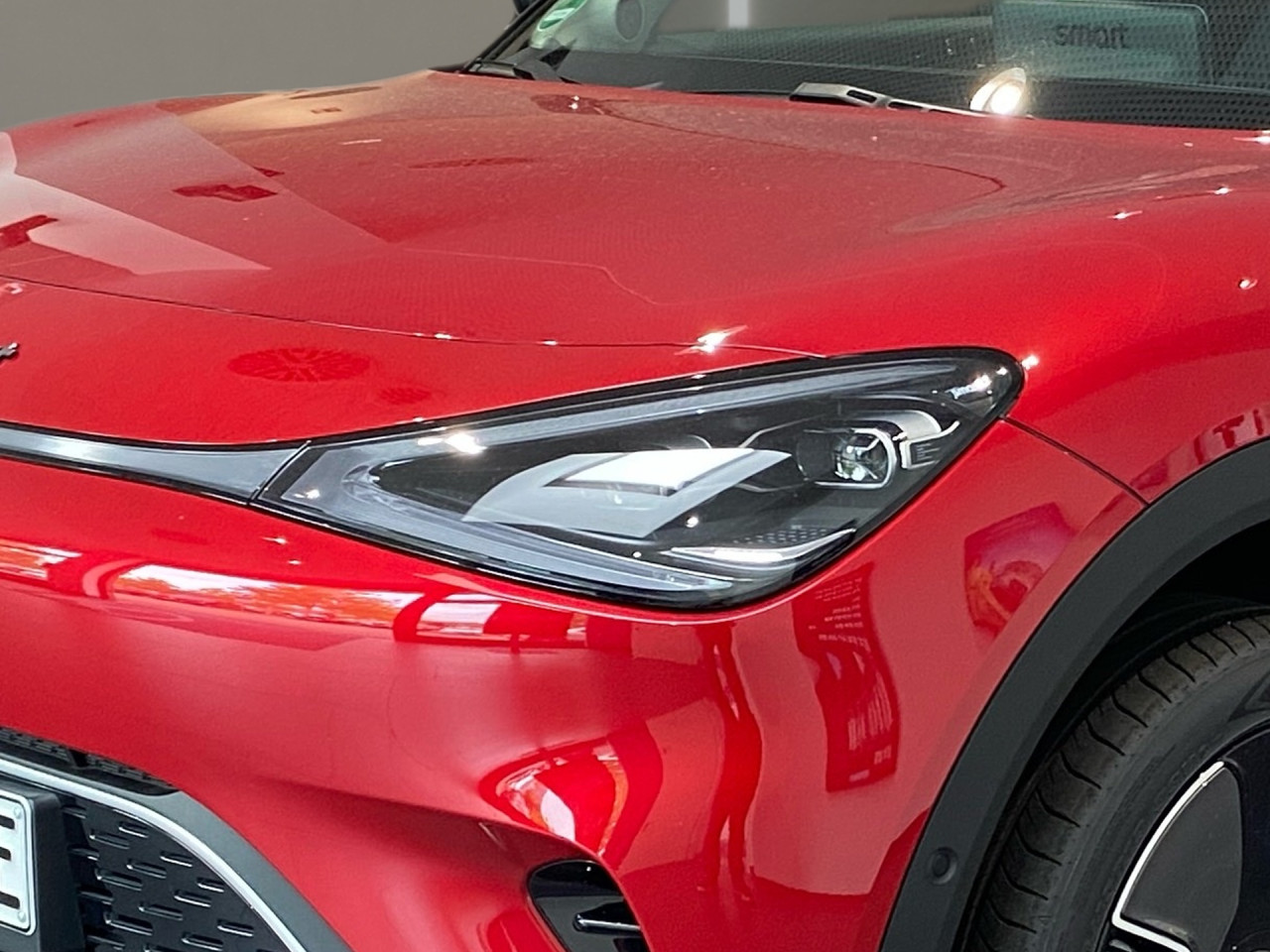 Getriebe: Automatikgetriebe, 1 GangAssistenzsysteme: Head-up-Display HUD,  selbstlenkende Einparkhilfe,  Automatische Distanzregelung ACC,  Spracheingabesystem,  Totwinkel-Assistent,  SpurhalteassistentLicht und Sicht: CyberSparks LED,  Regensensor,  Automatisch abblendender Innenspiegel,  Colorverglasung,  Dynamische LeuchtweitenregulierungAudio &amp; Kommunikation: Navigationssystem,  Multi-Funktions-Display 16:9,  Soundsystem: beats,  Bluetooth Audiostreaming,  Handyvorbereitung BluetoothKomfort: Klimaautomatik, 2 Zonen,  Panoramadach,  Fahrer-/Beifahrersitz elektrisch,  Memoryfunktion Fahrersitz,  Lordosenst&uuml;tze Fahrer,  Sitzheizung Fahrer/Beifahrer,  Easy-Entry Einstiegshilfe,  Armauflage hinten,  Servotronic,  Lenks&auml;ule verstellbar,  Keyless-Entry,  Zentralver. mit Fernbedienung,  Automatisch &ouml;ffnende HeckklappeInterieur: Sitze Leder,  Innenfarbe schwarz,  Multifunktionslenkrad,  Lenkradheizung,  R&uuml;cksitze klapp- und teilbar,  Laderaumabdeckung,  DurchladesystemExterieur: Leichtmetallfelgen 19 Zoll: Rotor,  Au&szlig;enspiegel elekt.,  DachrelingSicherheit: ISOFIX Kindersitzbefestigung,  Fahrer- /Beifahrerairbag,  Kopfairbag vorn und hinten,  Seitenairbag vorn,  TCS,  Elektr. Stabilit&auml;tsprogramm ESP: mit TSA,  Reifendruckkontrolle,  Diebstahlwarnanlage,  Wegfahrsperre,  Antiblockiersystem ABSIrrt&uuml;mer und &Auml;nderungen vorbehalten