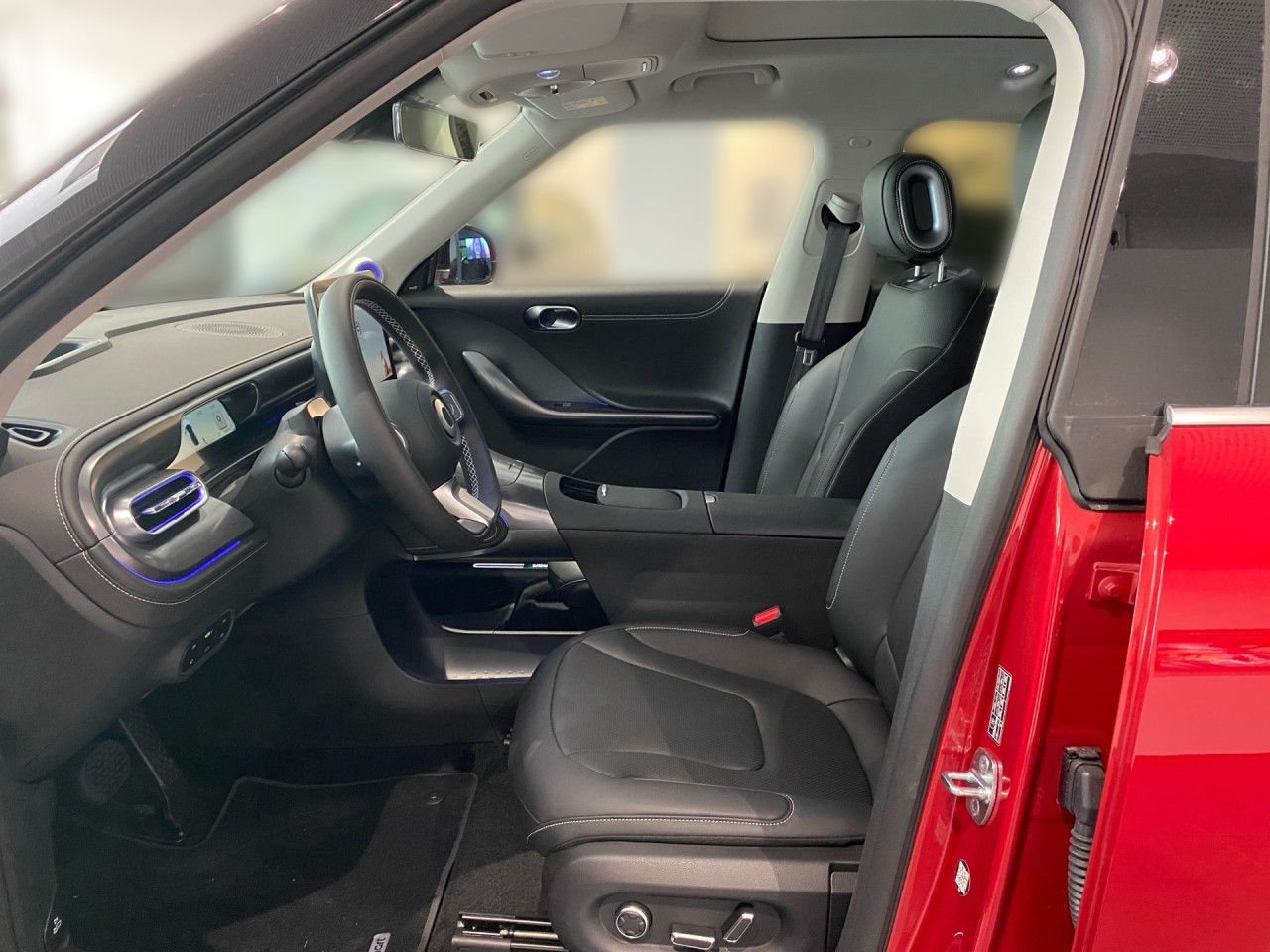 Getriebe: Automatikgetriebe, 1 GangAssistenzsysteme: Head-up-Display HUD,  selbstlenkende Einparkhilfe,  Automatische Distanzregelung ACC,  Spracheingabesystem,  Totwinkel-Assistent,  SpurhalteassistentLicht und Sicht: CyberSparks LED,  Regensensor,  Automatisch abblendender Innenspiegel,  Colorverglasung,  Dynamische LeuchtweitenregulierungAudio &amp; Kommunikation: Navigationssystem,  Multi-Funktions-Display 16:9,  Soundsystem: beats,  Bluetooth Audiostreaming,  Handyvorbereitung BluetoothKomfort: Klimaautomatik, 2 Zonen,  Panoramadach,  Fahrer-/Beifahrersitz elektrisch,  Memoryfunktion Fahrersitz,  Lordosenst&uuml;tze Fahrer,  Sitzheizung Fahrer/Beifahrer,  Easy-Entry Einstiegshilfe,  Armauflage hinten,  Servotronic,  Lenks&auml;ule verstellbar,  Keyless-Entry,  Zentralver. mit Fernbedienung,  Automatisch &ouml;ffnende HeckklappeInterieur: Sitze Leder,  Innenfarbe schwarz,  Multifunktionslenkrad,  Lenkradheizung,  R&uuml;cksitze klapp- und teilbar,  Laderaumabdeckung,  DurchladesystemExterieur: Leichtmetallfelgen 19 Zoll: Rotor,  Au&szlig;enspiegel elekt.,  DachrelingSicherheit: ISOFIX Kindersitzbefestigung,  Fahrer- /Beifahrerairbag,  Kopfairbag vorn und hinten,  Seitenairbag vorn,  TCS,  Elektr. Stabilit&auml;tsprogramm ESP: mit TSA,  Reifendruckkontrolle,  Diebstahlwarnanlage,  Wegfahrsperre,  Antiblockiersystem ABSIrrt&uuml;mer und &Auml;nderungen vorbehalten