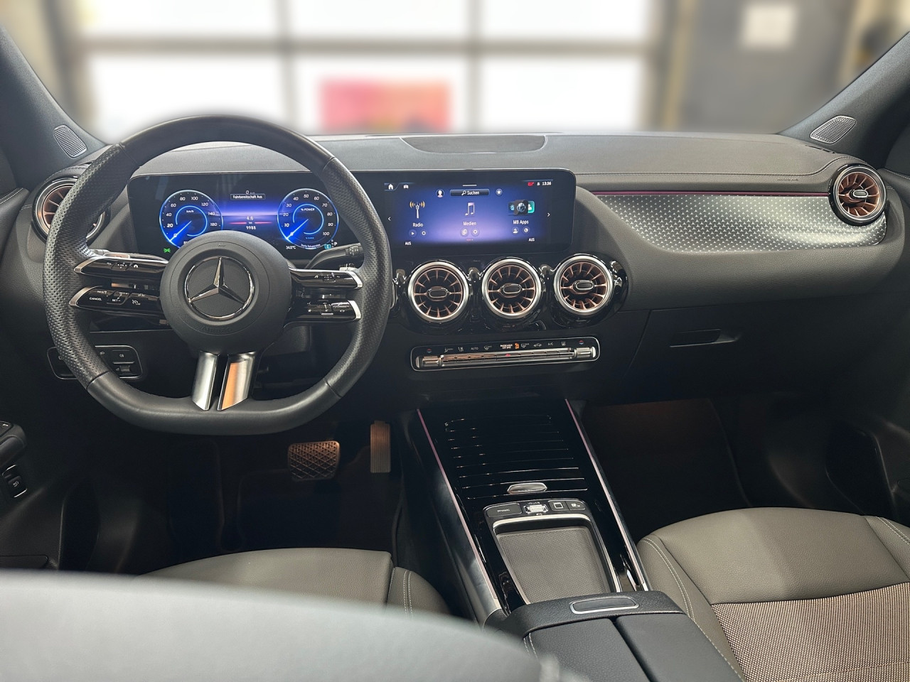 Getriebe: AutomatikgetriebeDetailangaben f&uuml;r XEV Fahrzeug: Batterietechnologie: Lithium-Ionen,  Nutzbare Batteriekapazit&auml;t: 66,5kWh,  Ladezeit (in Minuten): 375 (10% bis 100%),  Schnellladezeit (in Minuten): 32 (10% bis 80%)Ausstattungspakete: Winterpaket,  Komfort Paket: Sitzkomfort-Paket,  Night-Paket,  Licht- und Sichtpaket,  SpiegelpaketAssistenzsysteme: Fernlichtassistent,  Aktiver Park-Assistent inkl. PARKTRONIC,  R&uuml;ckfahrkamera,  DISTRONIC,  Berganfahrhilfe,  Spracheingabesystem,  M&uuml;digkeitserkennung,  Spurhalteassistent mit aktivem Lenk-Assistent,  Fahrerassistenzpaket,  COLLISION PREVENTION ASSIST,  Verkehrszeichenerkennung m. Geschwindigkeitslimit-AssistentLicht und Sicht: LED-Scheinwerfer,  Tagfahrlicht,  Regensensor,  Automatisch abblendender Innenspiegel,  W&auml;rmeschutzverglasung,  Ambientebeleuchtung mehrfarbig,  LichtsensorAudio &amp; Kommunikation: MBUX,  Navigationssystem,  Radio,  Multi-Funktions-Display,  Digitaler Radioempfang DAB,  Soundsystem,  USB Anschluss,  Mercedes connect me,  Handyvorbereitung Bluetooth,  Android Auto u. Apple CarPlay,  Kabelloses Laden f&uuml;r Handys,  WLAN HotspotKomfort: Digitales Kombiinstrument,  Klimaautomatik,  Lordosenst&uuml;tze Fahrer/Beifahrer,  Sitzheizung Fahrer/Beifahrer,  Komfortsitze,  Armauflage hinten,  Servolenkung,  Lenks&auml;ule verstellbar,  HANDS-FREE ACCESS,  Start-Stopp System,  Zentralver. mit Fernbedienung,  Fensterheber elektrisch,  EASY-PACK Heckklappe,  DYNAMIC SELECT,  Getr&auml;nkehalter vornInterieur: Sitze Stoff Ledernachbildung ARTICO / Stoff Cupertino zweifarbig ros&eacute;gold / titangrau pearl,  Innenfarbe gold,  Multifunktions-Sport-/Lederlenkrad,  Lenkradheizung,  Bordcomputer,  R&uuml;cksitze klappbar,  Dekoreinlagen: 331 Zierelement hinterleuchtet, 56H Zierelemente Star Pattern hinterleuchtet,  Lenkrad-SchaltwippenExterieur: Touchscreen Bedienung,  Leichtmetallfelgen 18 Zoll,  Au&szlig;enspiegel elekt. anklappbar,  Dachreling: schwarz,  Reifenpannenset,  Notrufsystem,  Ladekabel Mode 3 (Typ 2/2),  Wechsel-/Gleichstromladesystem (AC/DC Laden),  Stauassistent,  FahrzeugpersonalisierungSicherheit: i-Size Kindersitzbefestigung,  Fu&szlig;g&auml;ngerschutzsystem,  Fahrer- /Beifahrerairbag,  Seitenairbag vorn und hinten,  Knieairbag Fahrer,  Traktionskontrolle,  Elektr. Stabilit&auml;tsprogramm ESP,  Reifendruckkontrolle,  Wegfahrsperre,  Au&szlig;entemperatur Anzeige,  Antiblockiersystem ABS,  Bremsverschlei&szlig;anzeige,  Proaktives Insassenschutzsystem,  Notbremsassistent,  Akustischer Umfeldschutz,  Totwinkel-AssistentWeitere Ausstattung: PTD Electric Art,  321 Fingerabdrucksensor,  39U Remote und Charging Services Premium,  PSJ Electric Art Advanced Plus,  Laderaum-Paket,  B05 ECO AssistentSonstige Ma&szlig;e und Gewichte: Nutzlast: 425 kg,  zul&auml;ssiges Gesamtgewicht: 2.470 kg,  Radstand: 2.729 mmIrrt&uuml;mer und &Auml;nderungen vorbehalten