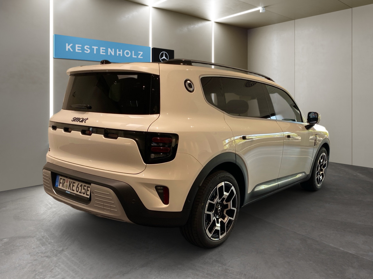 Getriebe: AutomatikgetriebeAssistenzsysteme: Einparkhilfe,  R&uuml;ckfahrkamera: 360&deg; Rundumsichtkamera,  Fahrlichtautomatik,  Spurhalteassistent,  Bremsassistent,  Kollisionswarnung,  Aufmerksamkeitsassistent,  VerkehrszeichenerkennungLicht und Sicht: LED-Scheinwerfer,  Regensensor,  Ambientebeleuchtung mehrfarbig,  LichtsensorAudio &amp; Kommunikation: Navigationssystem,  Radio,  Digitaler Radioempfang DAB,  Soundsystem,  Smartphone-App Integration,  Kabelloses Laden f&uuml;r HandysKomfort: Klimaanlage,  Schiebedach,  Fahrersitz elektrisch,  Memoryfunktion Fahrersitz,  Sitzheizung,  Easy-Entry Einstiegshilfe,  Servolenkung,  Keyless,  Fensterheber elektrisch,  Automatisch &ouml;ffnende HeckklappeInterieur: Sitze Kunstleder Shadow Black,  Innenfarbe schwarz,  BordcomputerExterieur: Leichtmetallfelgen 19 Zoll,  Au&szlig;enspiegel elekt.,  Bremsenergier&uuml;ckgewinnung,  LadekabelSicherheit: Fahrerairbag,  Traktionskontrolle,  Elektr. Stabilit&auml;tsprogramm ESP,  Reifendruckkontrolle,  Au&szlig;entemperatur Anzeige,  Antiblockiersystem ABSIrrt&uuml;mer und &Auml;nderungen vorbehalten