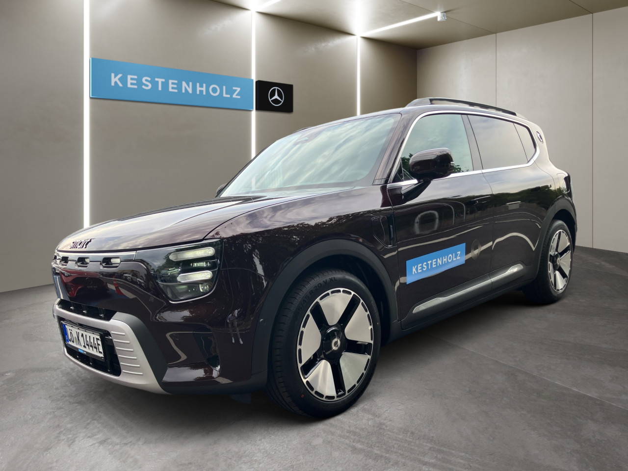 Getriebe: Automatikgetriebe, 1 GangAssistenzsysteme: Head-up-Display HUD,  selbstlenkende Einparkhilfe,  Automatische Distanzregelung ACC,  Spracheingabesystem,  Totwinkel-Assistent,  SpurhalteassistentLicht und Sicht: CyberSparks LED,  Regensensor,  Automatisch abblendender Innenspiegel,  Colorverglasung,  Dynamische LeuchtweitenregulierungAudio &amp; Kommunikation: Navigationssystem,  Multi-Funktions-Display 16:9,  Soundsystem: beats,  Bluetooth Audiostreaming,  Handyvorbereitung BluetoothKomfort: Klimaautomatik, 2 Zonen,  Panoramadach,  Fahrer-/Beifahrersitz elektrisch,  Memoryfunktion Fahrersitz,  Lordosenst&uuml;tze Fahrer,  Sitzheizung Fahrer/Beifahrer,  Easy-Entry Einstiegshilfe,  Armauflage hinten,  Servotronic,  Lenks&auml;ule verstellbar,  Keyless-Entry,  Zentralver. mit Fernbedienung,  Automatisch &ouml;ffnende HeckklappeInterieur: Sitze Leder schwarz,  Innenfarbe schwarz,  Multifunktionslenkrad,  Lenkradheizung,  R&uuml;cksitze klapp- und teilbar,  Laderaumabdeckung,  DurchladesystemExterieur: Leichtmetallfelgen 19 Zoll: Rotor,  Au&szlig;enspiegel elekt.,  DachrelingSicherheit: ISOFIX Kindersitzbefestigung,  Fahrer- /Beifahrerairbag,  Kopfairbag vorn und hinten,  Seitenairbag vorn,  TCS,  Elektr. Stabilit&auml;tsprogramm ESP: mit TSA,  Reifendruckkontrolle,  Diebstahlwarnanlage,  Wegfahrsperre,  Antiblockiersystem ABSIrrt&uuml;mer und &Auml;nderungen vorbehalten