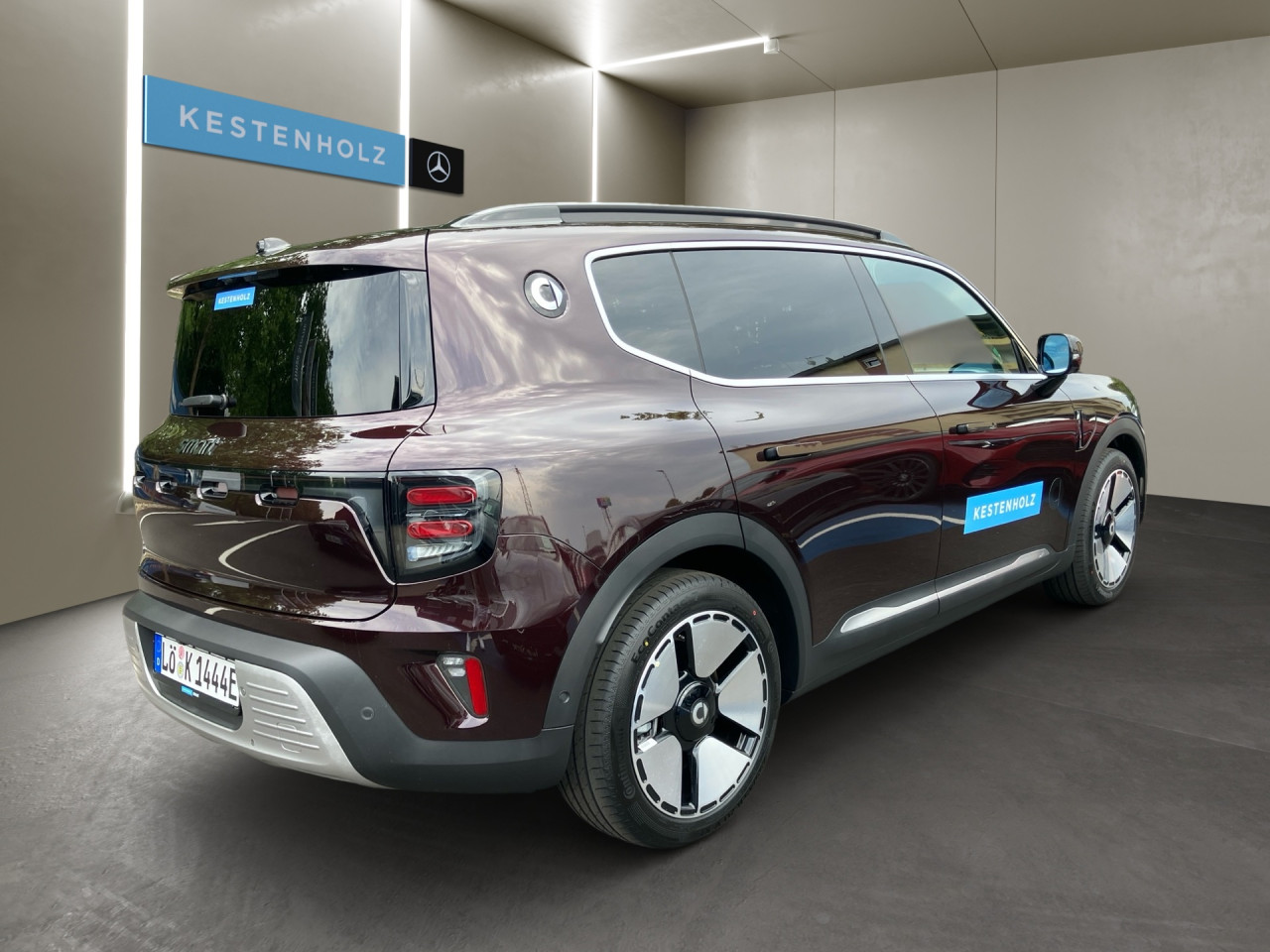 Getriebe: Automatikgetriebe, 1 GangAssistenzsysteme: Head-up-Display HUD,  selbstlenkende Einparkhilfe,  Automatische Distanzregelung ACC,  Spracheingabesystem,  Totwinkel-Assistent,  SpurhalteassistentLicht und Sicht: CyberSparks LED,  Regensensor,  Automatisch abblendender Innenspiegel,  Colorverglasung,  Dynamische LeuchtweitenregulierungAudio &amp; Kommunikation: Navigationssystem,  Multi-Funktions-Display 16:9,  Soundsystem: beats,  Bluetooth Audiostreaming,  Handyvorbereitung BluetoothKomfort: Klimaautomatik, 2 Zonen,  Panoramadach,  Fahrer-/Beifahrersitz elektrisch,  Memoryfunktion Fahrersitz,  Lordosenst&uuml;tze Fahrer,  Sitzheizung Fahrer/Beifahrer,  Easy-Entry Einstiegshilfe,  Armauflage hinten,  Servotronic,  Lenks&auml;ule verstellbar,  Keyless-Entry,  Zentralver. mit Fernbedienung,  Automatisch &ouml;ffnende HeckklappeInterieur: Sitze Leder schwarz,  Innenfarbe schwarz,  Multifunktionslenkrad,  Lenkradheizung,  R&uuml;cksitze klapp- und teilbar,  Laderaumabdeckung,  DurchladesystemExterieur: Leichtmetallfelgen 19 Zoll: Rotor,  Au&szlig;enspiegel elekt.,  DachrelingSicherheit: ISOFIX Kindersitzbefestigung,  Fahrer- /Beifahrerairbag,  Kopfairbag vorn und hinten,  Seitenairbag vorn,  TCS,  Elektr. Stabilit&auml;tsprogramm ESP: mit TSA,  Reifendruckkontrolle,  Diebstahlwarnanlage,  Wegfahrsperre,  Antiblockiersystem ABSIrrt&uuml;mer und &Auml;nderungen vorbehalten