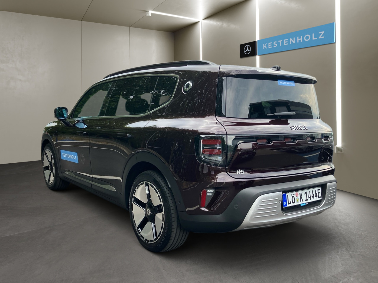 Getriebe: Automatikgetriebe, 1 GangAssistenzsysteme: Head-up-Display HUD,  selbstlenkende Einparkhilfe,  Automatische Distanzregelung ACC,  Spracheingabesystem,  Totwinkel-Assistent,  SpurhalteassistentLicht und Sicht: CyberSparks LED,  Regensensor,  Automatisch abblendender Innenspiegel,  Colorverglasung,  Dynamische LeuchtweitenregulierungAudio &amp; Kommunikation: Navigationssystem,  Multi-Funktions-Display 16:9,  Soundsystem: beats,  Bluetooth Audiostreaming,  Handyvorbereitung BluetoothKomfort: Klimaautomatik, 2 Zonen,  Panoramadach,  Fahrer-/Beifahrersitz elektrisch,  Memoryfunktion Fahrersitz,  Lordosenst&uuml;tze Fahrer,  Sitzheizung Fahrer/Beifahrer,  Easy-Entry Einstiegshilfe,  Armauflage hinten,  Servotronic,  Lenks&auml;ule verstellbar,  Keyless-Entry,  Zentralver. mit Fernbedienung,  Automatisch &ouml;ffnende HeckklappeInterieur: Sitze Leder schwarz,  Innenfarbe schwarz,  Multifunktionslenkrad,  Lenkradheizung,  R&uuml;cksitze klapp- und teilbar,  Laderaumabdeckung,  DurchladesystemExterieur: Leichtmetallfelgen 19 Zoll: Rotor,  Au&szlig;enspiegel elekt.,  DachrelingSicherheit: ISOFIX Kindersitzbefestigung,  Fahrer- /Beifahrerairbag,  Kopfairbag vorn und hinten,  Seitenairbag vorn,  TCS,  Elektr. Stabilit&auml;tsprogramm ESP: mit TSA,  Reifendruckkontrolle,  Diebstahlwarnanlage,  Wegfahrsperre,  Antiblockiersystem ABSIrrt&uuml;mer und &Auml;nderungen vorbehalten