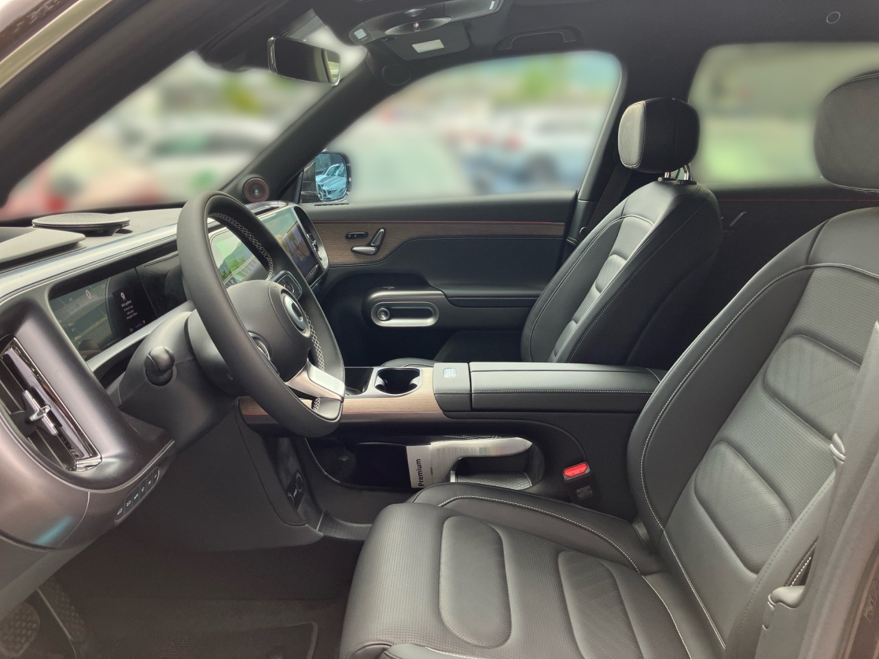 Getriebe: Automatikgetriebe, 1 GangAssistenzsysteme: Head-up-Display HUD,  selbstlenkende Einparkhilfe,  Automatische Distanzregelung ACC,  Spracheingabesystem,  Totwinkel-Assistent,  SpurhalteassistentLicht und Sicht: CyberSparks LED,  Regensensor,  Automatisch abblendender Innenspiegel,  Colorverglasung,  Dynamische LeuchtweitenregulierungAudio &amp; Kommunikation: Navigationssystem,  Multi-Funktions-Display 16:9,  Soundsystem: beats,  Bluetooth Audiostreaming,  Handyvorbereitung BluetoothKomfort: Klimaautomatik, 2 Zonen,  Panoramadach,  Fahrer-/Beifahrersitz elektrisch,  Memoryfunktion Fahrersitz,  Lordosenst&uuml;tze Fahrer,  Sitzheizung Fahrer/Beifahrer,  Easy-Entry Einstiegshilfe,  Armauflage hinten,  Servotronic,  Lenks&auml;ule verstellbar,  Keyless-Entry,  Zentralver. mit Fernbedienung,  Automatisch &ouml;ffnende HeckklappeInterieur: Sitze Leder schwarz,  Innenfarbe schwarz,  Multifunktionslenkrad,  Lenkradheizung,  R&uuml;cksitze klapp- und teilbar,  Laderaumabdeckung,  DurchladesystemExterieur: Leichtmetallfelgen 19 Zoll: Rotor,  Au&szlig;enspiegel elekt.,  DachrelingSicherheit: ISOFIX Kindersitzbefestigung,  Fahrer- /Beifahrerairbag,  Kopfairbag vorn und hinten,  Seitenairbag vorn,  TCS,  Elektr. Stabilit&auml;tsprogramm ESP: mit TSA,  Reifendruckkontrolle,  Diebstahlwarnanlage,  Wegfahrsperre,  Antiblockiersystem ABSIrrt&uuml;mer und &Auml;nderungen vorbehalten