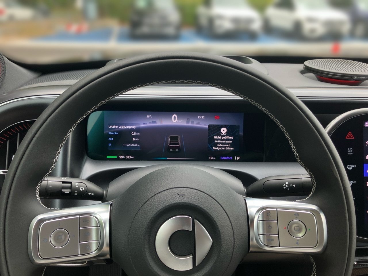Getriebe: Automatikgetriebe, 1 GangAssistenzsysteme: Head-up-Display HUD,  selbstlenkende Einparkhilfe,  Automatische Distanzregelung ACC,  Spracheingabesystem,  Totwinkel-Assistent,  SpurhalteassistentLicht und Sicht: CyberSparks LED,  Regensensor,  Automatisch abblendender Innenspiegel,  Colorverglasung,  Dynamische LeuchtweitenregulierungAudio &amp; Kommunikation: Navigationssystem,  Multi-Funktions-Display 16:9,  Soundsystem: beats,  Bluetooth Audiostreaming,  Handyvorbereitung BluetoothKomfort: Klimaautomatik, 2 Zonen,  Panoramadach,  Fahrer-/Beifahrersitz elektrisch,  Memoryfunktion Fahrersitz,  Lordosenst&uuml;tze Fahrer,  Sitzheizung Fahrer/Beifahrer,  Easy-Entry Einstiegshilfe,  Armauflage hinten,  Servotronic,  Lenks&auml;ule verstellbar,  Keyless-Entry,  Zentralver. mit Fernbedienung,  Automatisch &ouml;ffnende HeckklappeInterieur: Sitze Leder schwarz,  Innenfarbe schwarz,  Multifunktionslenkrad,  Lenkradheizung,  R&uuml;cksitze klapp- und teilbar,  Laderaumabdeckung,  DurchladesystemExterieur: Leichtmetallfelgen 19 Zoll: Rotor,  Au&szlig;enspiegel elekt.,  DachrelingSicherheit: ISOFIX Kindersitzbefestigung,  Fahrer- /Beifahrerairbag,  Kopfairbag vorn und hinten,  Seitenairbag vorn,  TCS,  Elektr. Stabilit&auml;tsprogramm ESP: mit TSA,  Reifendruckkontrolle,  Diebstahlwarnanlage,  Wegfahrsperre,  Antiblockiersystem ABSIrrt&uuml;mer und &Auml;nderungen vorbehalten