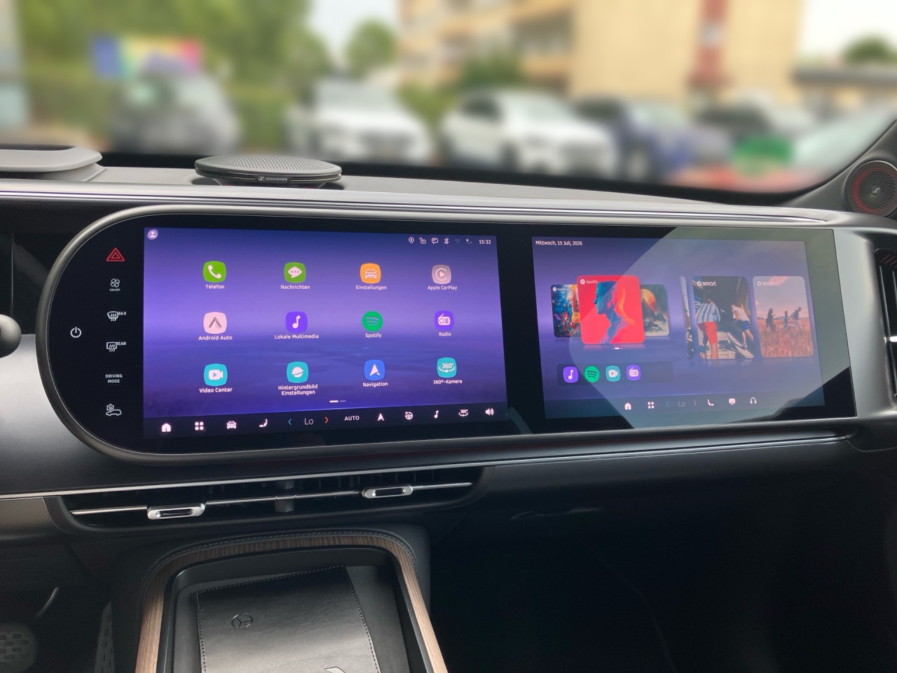 Getriebe: Automatikgetriebe, 1 GangAssistenzsysteme: Head-up-Display HUD,  selbstlenkende Einparkhilfe,  Automatische Distanzregelung ACC,  Spracheingabesystem,  Totwinkel-Assistent,  SpurhalteassistentLicht und Sicht: CyberSparks LED,  Regensensor,  Automatisch abblendender Innenspiegel,  Colorverglasung,  Dynamische LeuchtweitenregulierungAudio &amp; Kommunikation: Navigationssystem,  Multi-Funktions-Display 16:9,  Soundsystem: beats,  Bluetooth Audiostreaming,  Handyvorbereitung BluetoothKomfort: Klimaautomatik, 2 Zonen,  Panoramadach,  Fahrer-/Beifahrersitz elektrisch,  Memoryfunktion Fahrersitz,  Lordosenst&uuml;tze Fahrer,  Sitzheizung Fahrer/Beifahrer,  Easy-Entry Einstiegshilfe,  Armauflage hinten,  Servotronic,  Lenks&auml;ule verstellbar,  Keyless-Entry,  Zentralver. mit Fernbedienung,  Automatisch &ouml;ffnende HeckklappeInterieur: Sitze Leder schwarz,  Innenfarbe schwarz,  Multifunktionslenkrad,  Lenkradheizung,  R&uuml;cksitze klapp- und teilbar,  Laderaumabdeckung,  DurchladesystemExterieur: Leichtmetallfelgen 19 Zoll: Rotor,  Au&szlig;enspiegel elekt.,  DachrelingSicherheit: ISOFIX Kindersitzbefestigung,  Fahrer- /Beifahrerairbag,  Kopfairbag vorn und hinten,  Seitenairbag vorn,  TCS,  Elektr. Stabilit&auml;tsprogramm ESP: mit TSA,  Reifendruckkontrolle,  Diebstahlwarnanlage,  Wegfahrsperre,  Antiblockiersystem ABSIrrt&uuml;mer und &Auml;nderungen vorbehalten