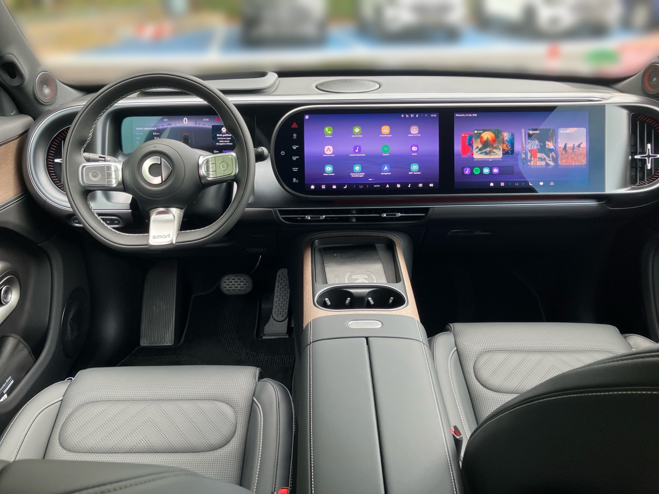 Getriebe: Automatikgetriebe, 1 GangAssistenzsysteme: Head-up-Display HUD,  selbstlenkende Einparkhilfe,  Automatische Distanzregelung ACC,  Spracheingabesystem,  Totwinkel-Assistent,  SpurhalteassistentLicht und Sicht: CyberSparks LED,  Regensensor,  Automatisch abblendender Innenspiegel,  Colorverglasung,  Dynamische LeuchtweitenregulierungAudio &amp; Kommunikation: Navigationssystem,  Multi-Funktions-Display 16:9,  Soundsystem: beats,  Bluetooth Audiostreaming,  Handyvorbereitung BluetoothKomfort: Klimaautomatik, 2 Zonen,  Panoramadach,  Fahrer-/Beifahrersitz elektrisch,  Memoryfunktion Fahrersitz,  Lordosenst&uuml;tze Fahrer,  Sitzheizung Fahrer/Beifahrer,  Easy-Entry Einstiegshilfe,  Armauflage hinten,  Servotronic,  Lenks&auml;ule verstellbar,  Keyless-Entry,  Zentralver. mit Fernbedienung,  Automatisch &ouml;ffnende HeckklappeInterieur: Sitze Leder schwarz,  Innenfarbe schwarz,  Multifunktionslenkrad,  Lenkradheizung,  R&uuml;cksitze klapp- und teilbar,  Laderaumabdeckung,  DurchladesystemExterieur: Leichtmetallfelgen 19 Zoll: Rotor,  Au&szlig;enspiegel elekt.,  DachrelingSicherheit: ISOFIX Kindersitzbefestigung,  Fahrer- /Beifahrerairbag,  Kopfairbag vorn und hinten,  Seitenairbag vorn,  TCS,  Elektr. Stabilit&auml;tsprogramm ESP: mit TSA,  Reifendruckkontrolle,  Diebstahlwarnanlage,  Wegfahrsperre,  Antiblockiersystem ABSIrrt&uuml;mer und &Auml;nderungen vorbehalten