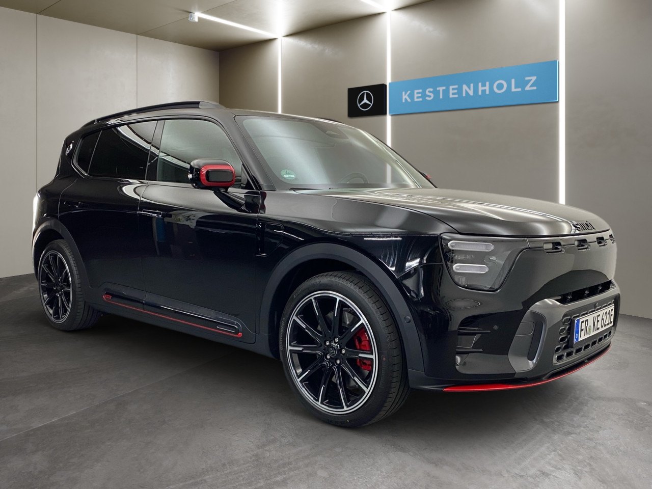 Getriebe: Automatikgetriebe, 1 GangAusstattungslinie: Ausstattungslinie Exterieur: Brabus,  Ausstattungslinie Interieur: BrabusAusstattungspakete: SportpaketAssistenzsysteme: Head-up-Display HUD,  Fernlichtassistent,  Einparkhilfe,  R&uuml;ckfahrkamera: 360&deg; Rundumsichtkamera,  Fahrlichtautomatik,  Tempomat,  Berganfahrhilfe,  Spurhalteassistent,  Kollisionswarnung,  VerkehrszeichenerkennungLicht und Sicht: LED-Scheinwerfer,  Abbiegelicht,  Tagfahrlicht,  Regensensor,  Ambientebeleuchtung mehrfarbig,  LichtsensorAudio &amp; Kommunikation: Navigationssystem,  Radio,  Multi-Funktions-Display,  Digitaler Radioempfang DAB,  Soundsystem,  Kabelloses Laden f&uuml;r HandysKomfort: Digitales Kombiinstrument,  Klimaautomatik, 2 Zonen,  Panoramadach,  Fahrer-/Beifahrersitz elektrisch,  Memoryfunktion Fahrersitz,  Sitzheizung Fahrer/Beifahrer,  Easy-Entry Einstiegshilfe,  Servolenkung,  Keyless-Entry,  Zentralverriegelung,  Fensterheber elektrisch,  Automatisch &ouml;ffnende Heckklappe,  SitzklimatisierungInterieur: Sitze Teilleder Dinamica-Mikrofaser,  Innenfarbe schwarz,  Sportlenkrad,  BordcomputerExterieur: Touchscreen Bedienung,  Leichtmetallfelgen 19 Zoll,  Au&szlig;enspiegel elekt.,  NotrufsystemSicherheit: Fahrer- /Beifahrerairbag,  Elektr. Stabilit&auml;tsprogramm ESP,  Reifendruckkontrolle,  Au&szlig;entemperatur Anzeige,  Antiblockiersystem ABS,  Bremsverschlei&szlig;anzeige,  NotbremsassistentVerf&uuml;gbarkeit in Abstimmung mit VerkaufsberaterIrrt&uuml;mer und &Auml;nderungen vorbehalten