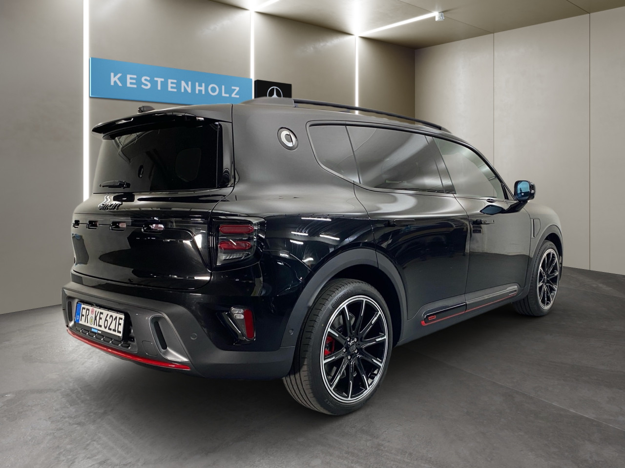 Getriebe: Automatikgetriebe, 1 GangAusstattungslinie: Ausstattungslinie Exterieur: Brabus,  Ausstattungslinie Interieur: BrabusAusstattungspakete: SportpaketAssistenzsysteme: Head-up-Display HUD,  Fernlichtassistent,  Einparkhilfe,  R&uuml;ckfahrkamera: 360&deg; Rundumsichtkamera,  Fahrlichtautomatik,  Tempomat,  Berganfahrhilfe,  Spurhalteassistent,  Kollisionswarnung,  VerkehrszeichenerkennungLicht und Sicht: LED-Scheinwerfer,  Abbiegelicht,  Tagfahrlicht,  Regensensor,  Ambientebeleuchtung mehrfarbig,  LichtsensorAudio &amp; Kommunikation: Navigationssystem,  Radio,  Multi-Funktions-Display,  Digitaler Radioempfang DAB,  Soundsystem,  Kabelloses Laden f&uuml;r HandysKomfort: Digitales Kombiinstrument,  Klimaautomatik, 2 Zonen,  Panoramadach,  Fahrer-/Beifahrersitz elektrisch,  Memoryfunktion Fahrersitz,  Sitzheizung Fahrer/Beifahrer,  Easy-Entry Einstiegshilfe,  Servolenkung,  Keyless-Entry,  Zentralverriegelung,  Fensterheber elektrisch,  Automatisch &ouml;ffnende Heckklappe,  SitzklimatisierungInterieur: Sitze Teilleder Dinamica-Mikrofaser,  Innenfarbe schwarz,  Sportlenkrad,  BordcomputerExterieur: Touchscreen Bedienung,  Leichtmetallfelgen 19 Zoll,  Au&szlig;enspiegel elekt.,  NotrufsystemSicherheit: Fahrer- /Beifahrerairbag,  Elektr. Stabilit&auml;tsprogramm ESP,  Reifendruckkontrolle,  Au&szlig;entemperatur Anzeige,  Antiblockiersystem ABS,  Bremsverschlei&szlig;anzeige,  NotbremsassistentVerf&uuml;gbarkeit in Abstimmung mit VerkaufsberaterIrrt&uuml;mer und &Auml;nderungen vorbehalten