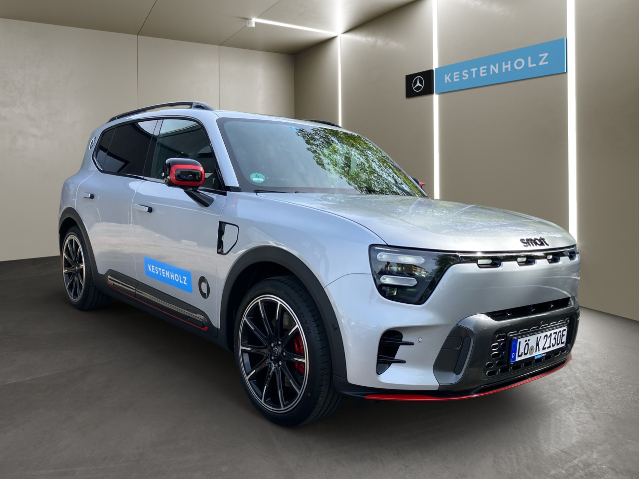 Getriebe: Automatikgetriebe, 1 GangAusstattungslinie: Ausstattungslinie Exterieur: Brabus,  Ausstattungslinie Interieur: BrabusAusstattungspakete: SportpaketAssistenzsysteme: Head-up-Display HUD,  Fernlichtassistent,  Einparkhilfe,  R&uuml;ckfahrkamera: 360&deg; Rundumsichtkamera,  Fahrlichtautomatik,  Tempomat,  Berganfahrhilfe,  Spurhalteassistent,  Kollisionswarnung,  VerkehrszeichenerkennungLicht und Sicht: LED-Scheinwerfer,  Abbiegelicht,  Tagfahrlicht,  Regensensor,  Ambientebeleuchtung mehrfarbig,  LichtsensorAudio &amp; Kommunikation: Navigationssystem,  Radio,  Multi-Funktions-Display,  Digitaler Radioempfang DAB,  Soundsystem,  Kabelloses Laden f&uuml;r HandysKomfort: Digitales Kombiinstrument,  Klimaautomatik, 2 Zonen,  Panoramadach,  Fahrer-/Beifahrersitz elektrisch,  Memoryfunktion Fahrersitz,  Sitzheizung Fahrer/Beifahrer,  Easy-Entry Einstiegshilfe,  Servolenkung,  Keyless-Entry,  Zentralverriegelung,  Fensterheber elektrisch,  Automatisch &ouml;ffnende Heckklappe,  SitzklimatisierungInterieur: Sitze Teilleder Dinamica-Mikrofaser,  Innenfarbe schwarz,  Sportlenkrad,  BordcomputerExterieur: Touchscreen Bedienung,  Leichtmetallfelgen 21 Zoll,  Au&szlig;enspiegel elekt.,  NotrufsystemSicherheit: Fahrer- /Beifahrerairbag,  Elektr. Stabilit&auml;tsprogramm ESP,  Reifendruckkontrolle,  Au&szlig;entemperatur Anzeige,  Antiblockiersystem ABS,  Bremsverschlei&szlig;anzeige,  NotbremsassistentVerf&uuml;gbarkeit in Abstimmung mit VerkaufsberaterIrrt&uuml;mer und &Auml;nderungen vorbehalten
