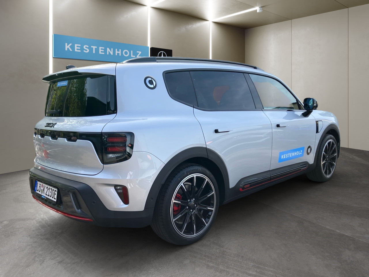 Getriebe: Automatikgetriebe, 1 GangAusstattungslinie: Ausstattungslinie Exterieur: Brabus,  Ausstattungslinie Interieur: BrabusAusstattungspakete: SportpaketAssistenzsysteme: Head-up-Display HUD,  Fernlichtassistent,  Einparkhilfe,  R&uuml;ckfahrkamera: 360&deg; Rundumsichtkamera,  Fahrlichtautomatik,  Tempomat,  Berganfahrhilfe,  Spurhalteassistent,  Kollisionswarnung,  VerkehrszeichenerkennungLicht und Sicht: LED-Scheinwerfer,  Abbiegelicht,  Tagfahrlicht,  Regensensor,  Ambientebeleuchtung mehrfarbig,  LichtsensorAudio &amp; Kommunikation: Navigationssystem,  Radio,  Multi-Funktions-Display,  Digitaler Radioempfang DAB,  Soundsystem,  Kabelloses Laden f&uuml;r HandysKomfort: Digitales Kombiinstrument,  Klimaautomatik, 2 Zonen,  Panoramadach,  Fahrer-/Beifahrersitz elektrisch,  Memoryfunktion Fahrersitz,  Sitzheizung Fahrer/Beifahrer,  Easy-Entry Einstiegshilfe,  Servolenkung,  Keyless-Entry,  Zentralverriegelung,  Fensterheber elektrisch,  Automatisch &ouml;ffnende Heckklappe,  SitzklimatisierungInterieur: Sitze Teilleder Dinamica-Mikrofaser,  Innenfarbe schwarz,  Sportlenkrad,  BordcomputerExterieur: Touchscreen Bedienung,  Leichtmetallfelgen 21 Zoll,  Au&szlig;enspiegel elekt.,  NotrufsystemSicherheit: Fahrer- /Beifahrerairbag,  Elektr. Stabilit&auml;tsprogramm ESP,  Reifendruckkontrolle,  Au&szlig;entemperatur Anzeige,  Antiblockiersystem ABS,  Bremsverschlei&szlig;anzeige,  NotbremsassistentVerf&uuml;gbarkeit in Abstimmung mit VerkaufsberaterIrrt&uuml;mer und &Auml;nderungen vorbehalten
