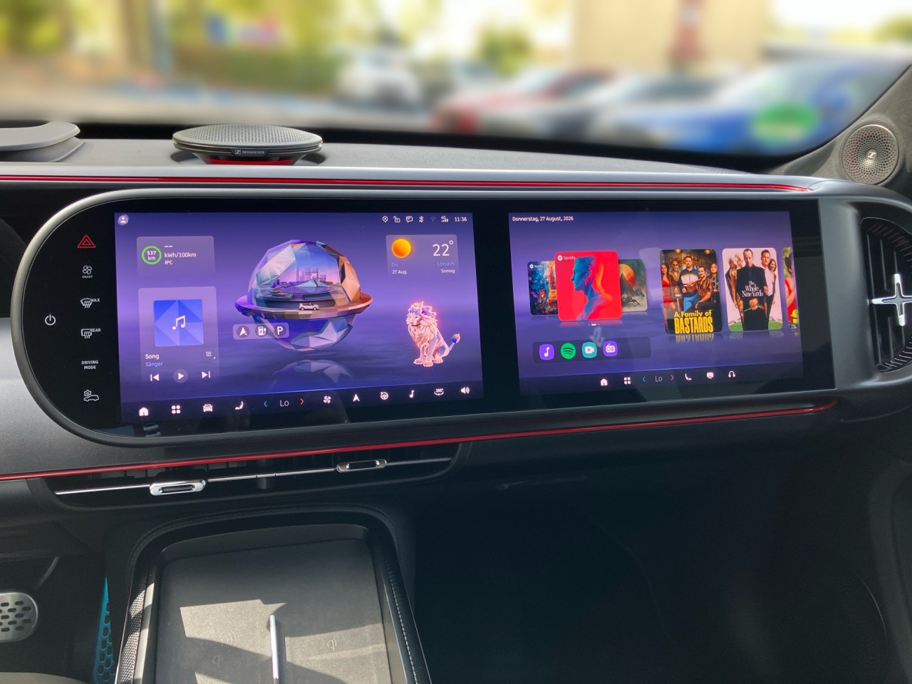 Getriebe: Automatikgetriebe, 1 GangAusstattungslinie: Ausstattungslinie Exterieur: Brabus,  Ausstattungslinie Interieur: BrabusAusstattungspakete: SportpaketAssistenzsysteme: Head-up-Display HUD,  Fernlichtassistent,  Einparkhilfe,  R&uuml;ckfahrkamera: 360&deg; Rundumsichtkamera,  Fahrlichtautomatik,  Tempomat,  Berganfahrhilfe,  Spurhalteassistent,  Kollisionswarnung,  VerkehrszeichenerkennungLicht und Sicht: LED-Scheinwerfer,  Abbiegelicht,  Tagfahrlicht,  Regensensor,  Ambientebeleuchtung mehrfarbig,  LichtsensorAudio &amp; Kommunikation: Navigationssystem,  Radio,  Multi-Funktions-Display,  Digitaler Radioempfang DAB,  Soundsystem,  Kabelloses Laden f&uuml;r HandysKomfort: Digitales Kombiinstrument,  Klimaautomatik, 2 Zonen,  Panoramadach,  Fahrer-/Beifahrersitz elektrisch,  Memoryfunktion Fahrersitz,  Sitzheizung Fahrer/Beifahrer,  Easy-Entry Einstiegshilfe,  Servolenkung,  Keyless-Entry,  Zentralverriegelung,  Fensterheber elektrisch,  Automatisch &ouml;ffnende Heckklappe,  SitzklimatisierungInterieur: Sitze Teilleder Dinamica-Mikrofaser,  Innenfarbe schwarz,  Sportlenkrad,  BordcomputerExterieur: Touchscreen Bedienung,  Leichtmetallfelgen 21 Zoll,  Au&szlig;enspiegel elekt.,  NotrufsystemSicherheit: Fahrer- /Beifahrerairbag,  Elektr. Stabilit&auml;tsprogramm ESP,  Reifendruckkontrolle,  Au&szlig;entemperatur Anzeige,  Antiblockiersystem ABS,  Bremsverschlei&szlig;anzeige,  NotbremsassistentVerf&uuml;gbarkeit in Abstimmung mit VerkaufsberaterIrrt&uuml;mer und &Auml;nderungen vorbehalten