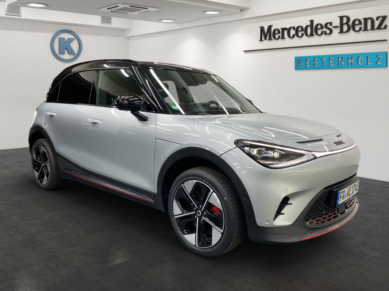 Getriebe: AutomatikgetriebeAusstattungslinie: Ausstattungslinie Exterieur: Brabus,  Ausstattungslinie Interieur: BrabusAusstattungspakete: SportpaketAssistenzsysteme: Head-up-Display HUD,  Fernlichtassistent,  Einparkhilfe,  R&uuml;ckfahrkamera: 360&deg; Rundumsichtkamera,  Fahrlichtautomatik,  Tempomat,  Berganfahrhilfe,  Spurhalteassistent,  Kollisionswarnung,  VerkehrszeichenerkennungLicht und Sicht: LED-Scheinwerfer,  Abbiegelicht,  Tagfahrlicht,  Regensensor,  Ambientebeleuchtung mehrfarbig,  LichtsensorAudio &amp; Kommunikation: Navigationssystem,  Radio,  Multi-Funktions-Display,  Digitaler Radioempfang DAB,  Soundsystem,  Kabelloses Laden f&uuml;r HandysKomfort: Digitales Kombiinstrument,  Klimaautomatik, 2 Zonen,  Panoramadach,  Fahrer-/Beifahrersitz elektrisch,  Memoryfunktion Fahrersitz,  Sitzheizung Fahrer/Beifahrer,  Easy-Entry Einstiegshilfe,  Servolenkung,  Keyless-Entry,  Zentralverriegelung,  Fensterheber elektrisch,  Automatisch &ouml;ffnende Heckklappe,  SitzklimatisierungInterieur: Sitze Teilleder Mikrofaser/Wildleder,  Innenfarbe schwarz,  Sportlenkrad,  BordcomputerExterieur: Touchscreen Bedienung,  Leichtmetallfelgen 19 Zoll,  Au&szlig;enspiegel elekt.,  NotrufsystemSicherheit: Fahrer- /Beifahrerairbag,  Elektr. Stabilit&auml;tsprogramm ESP,  Reifendruckkontrolle,  Au&szlig;entemperatur Anzeige,  Antiblockiersystem ABS,  Bremsverschlei&szlig;anzeige,  NotbremsassistentVerf&uuml;gbarkeit in Abstimmung mit VerkaufsberaterIrrt&uuml;mer und &Auml;nderungen vorbehalten