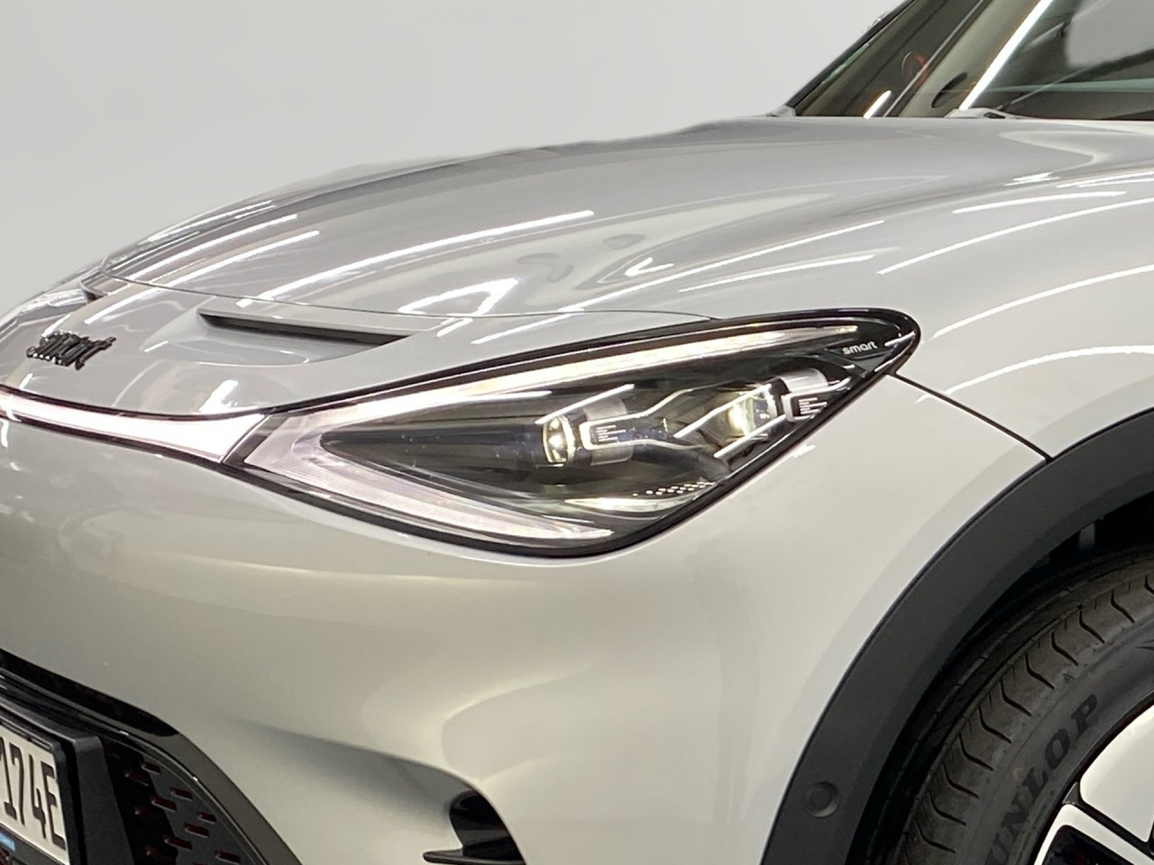 Getriebe: AutomatikgetriebeAusstattungslinie: Ausstattungslinie Exterieur: Brabus,  Ausstattungslinie Interieur: BrabusAusstattungspakete: SportpaketAssistenzsysteme: Head-up-Display HUD,  Fernlichtassistent,  Einparkhilfe,  R&uuml;ckfahrkamera: 360&deg; Rundumsichtkamera,  Fahrlichtautomatik,  Tempomat,  Berganfahrhilfe,  Spurhalteassistent,  Kollisionswarnung,  VerkehrszeichenerkennungLicht und Sicht: LED-Scheinwerfer,  Abbiegelicht,  Tagfahrlicht,  Regensensor,  Ambientebeleuchtung mehrfarbig,  LichtsensorAudio &amp; Kommunikation: Navigationssystem,  Radio,  Multi-Funktions-Display,  Digitaler Radioempfang DAB,  Soundsystem,  Kabelloses Laden f&uuml;r HandysKomfort: Digitales Kombiinstrument,  Klimaautomatik, 2 Zonen,  Panoramadach,  Fahrer-/Beifahrersitz elektrisch,  Memoryfunktion Fahrersitz,  Sitzheizung Fahrer/Beifahrer,  Easy-Entry Einstiegshilfe,  Servolenkung,  Keyless-Entry,  Zentralverriegelung,  Fensterheber elektrisch,  Automatisch &ouml;ffnende Heckklappe,  SitzklimatisierungInterieur: Sitze Teilleder Mikrofaser/Wildleder,  Innenfarbe schwarz,  Sportlenkrad,  BordcomputerExterieur: Touchscreen Bedienung,  Leichtmetallfelgen 19 Zoll,  Au&szlig;enspiegel elekt.,  NotrufsystemSicherheit: Fahrer- /Beifahrerairbag,  Elektr. Stabilit&auml;tsprogramm ESP,  Reifendruckkontrolle,  Au&szlig;entemperatur Anzeige,  Antiblockiersystem ABS,  Bremsverschlei&szlig;anzeige,  NotbremsassistentVerf&uuml;gbarkeit in Abstimmung mit VerkaufsberaterIrrt&uuml;mer und &Auml;nderungen vorbehalten