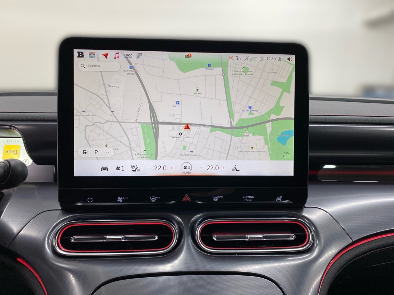 Getriebe: AutomatikgetriebeAusstattungslinie: Ausstattungslinie Exterieur: Brabus,  Ausstattungslinie Interieur: BrabusAusstattungspakete: SportpaketAssistenzsysteme: Head-up-Display HUD,  Fernlichtassistent,  Einparkhilfe,  R&uuml;ckfahrkamera: 360&deg; Rundumsichtkamera,  Fahrlichtautomatik,  Tempomat,  Berganfahrhilfe,  Spurhalteassistent,  Kollisionswarnung,  VerkehrszeichenerkennungLicht und Sicht: LED-Scheinwerfer,  Abbiegelicht,  Tagfahrlicht,  Regensensor,  Ambientebeleuchtung mehrfarbig,  LichtsensorAudio &amp; Kommunikation: Navigationssystem,  Radio,  Multi-Funktions-Display,  Digitaler Radioempfang DAB,  Soundsystem,  Kabelloses Laden f&uuml;r HandysKomfort: Digitales Kombiinstrument,  Klimaautomatik, 2 Zonen,  Panoramadach,  Fahrer-/Beifahrersitz elektrisch,  Memoryfunktion Fahrersitz,  Sitzheizung Fahrer/Beifahrer,  Easy-Entry Einstiegshilfe,  Servolenkung,  Keyless-Entry,  Zentralverriegelung,  Fensterheber elektrisch,  Automatisch &ouml;ffnende Heckklappe,  SitzklimatisierungInterieur: Sitze Teilleder Mikrofaser/Wildleder,  Innenfarbe schwarz,  Sportlenkrad,  BordcomputerExterieur: Touchscreen Bedienung,  Leichtmetallfelgen 19 Zoll,  Au&szlig;enspiegel elekt.,  NotrufsystemSicherheit: Fahrer- /Beifahrerairbag,  Elektr. Stabilit&auml;tsprogramm ESP,  Reifendruckkontrolle,  Au&szlig;entemperatur Anzeige,  Antiblockiersystem ABS,  Bremsverschlei&szlig;anzeige,  NotbremsassistentVerf&uuml;gbarkeit in Abstimmung mit VerkaufsberaterIrrt&uuml;mer und &Auml;nderungen vorbehalten